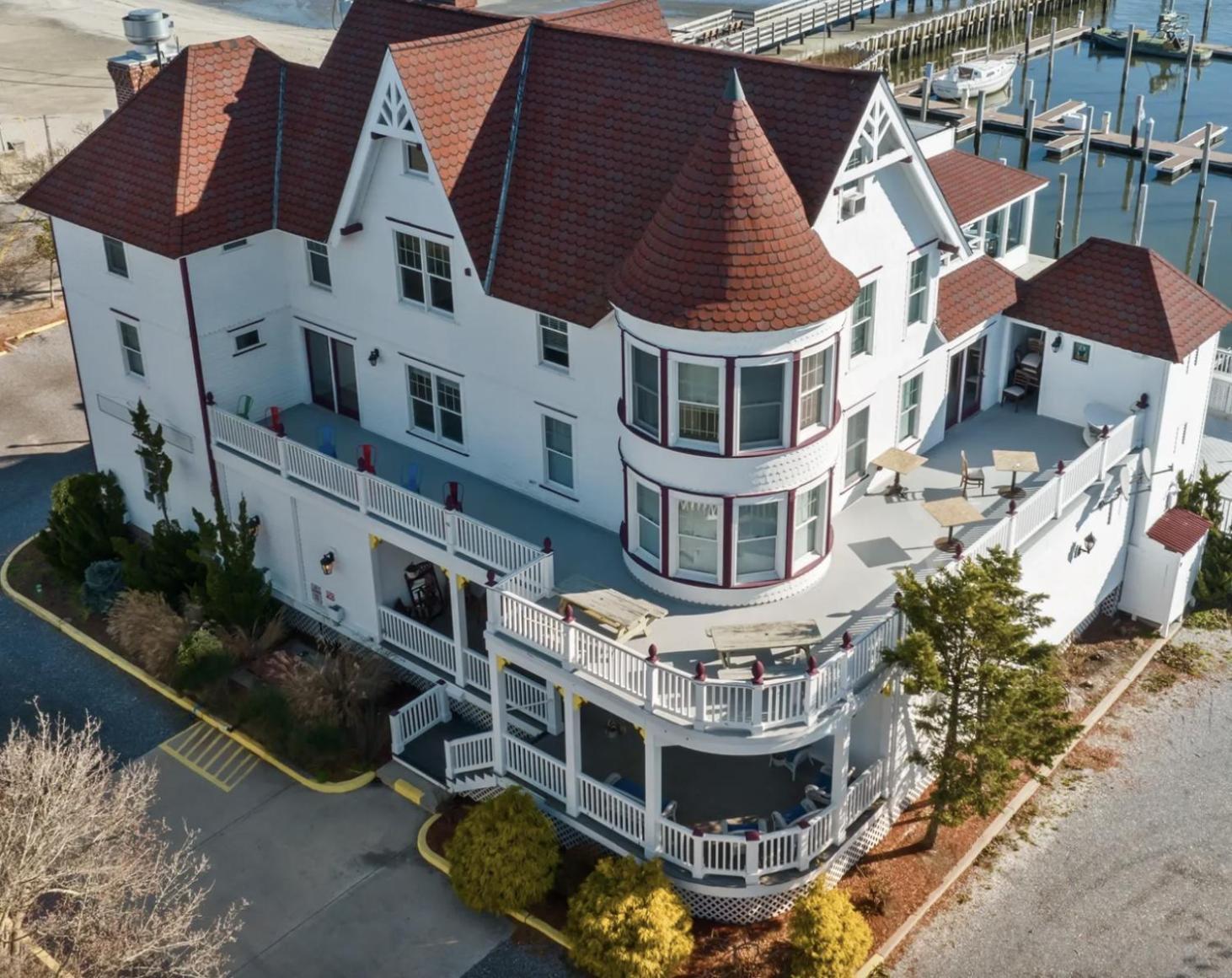 Tavern On The Bay Hotel - Frank Sinatra Suite ซอเมอร์สพอยต์ ภายนอก รูปภาพ