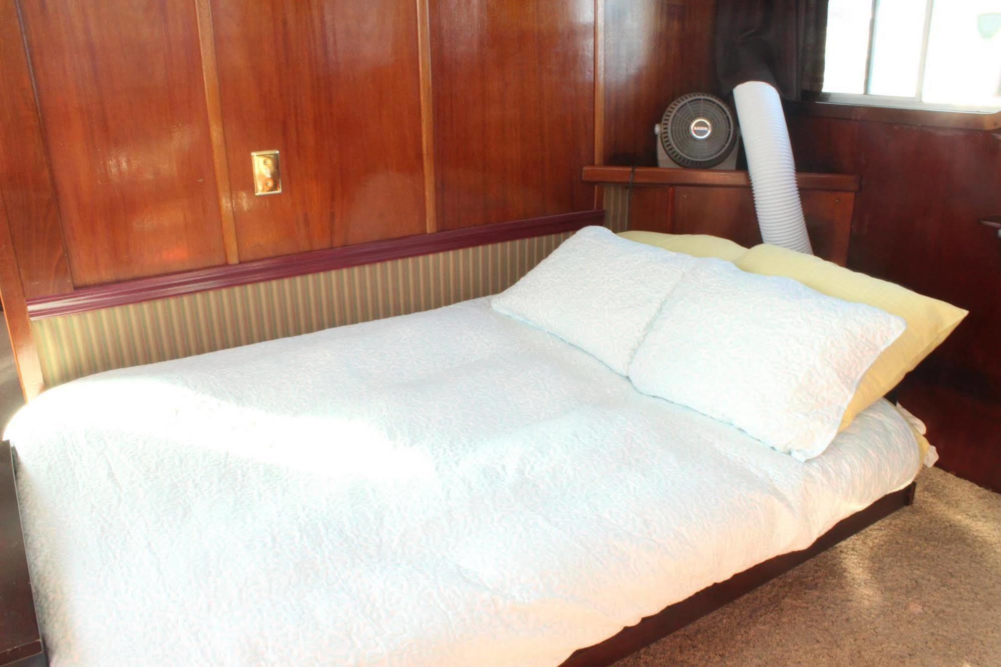 Tavern On The Bay Hotel - Frank Sinatra Suite ซอเมอร์สพอยต์ ภายนอก รูปภาพ