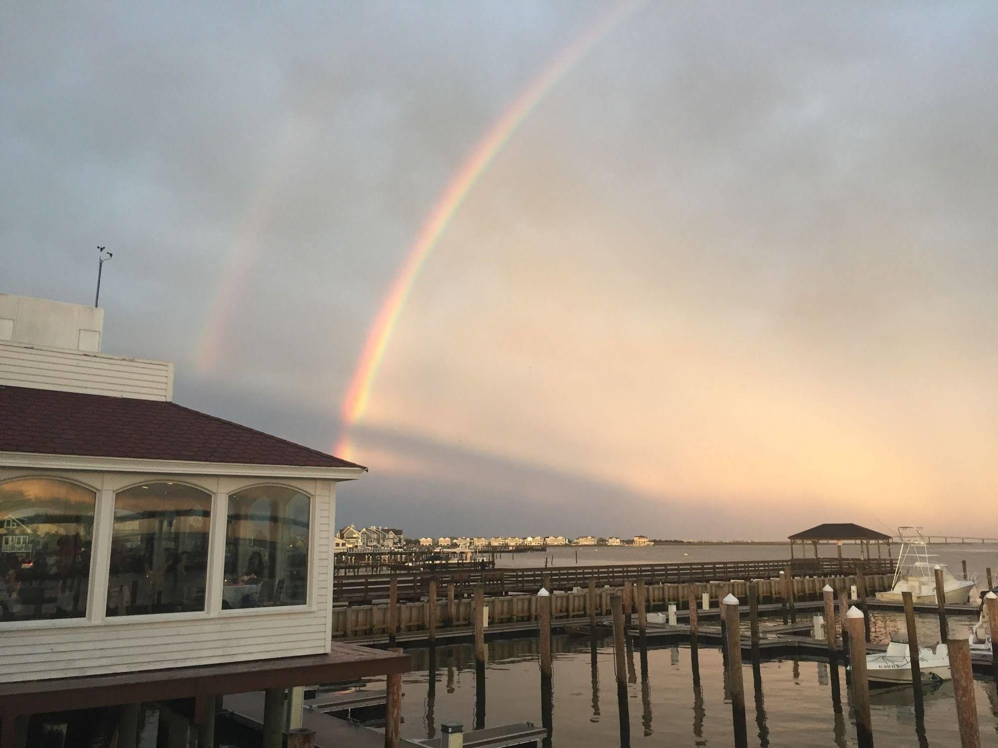 Tavern On The Bay Hotel - Frank Sinatra Suite ซอเมอร์สพอยต์ ภายนอก รูปภาพ