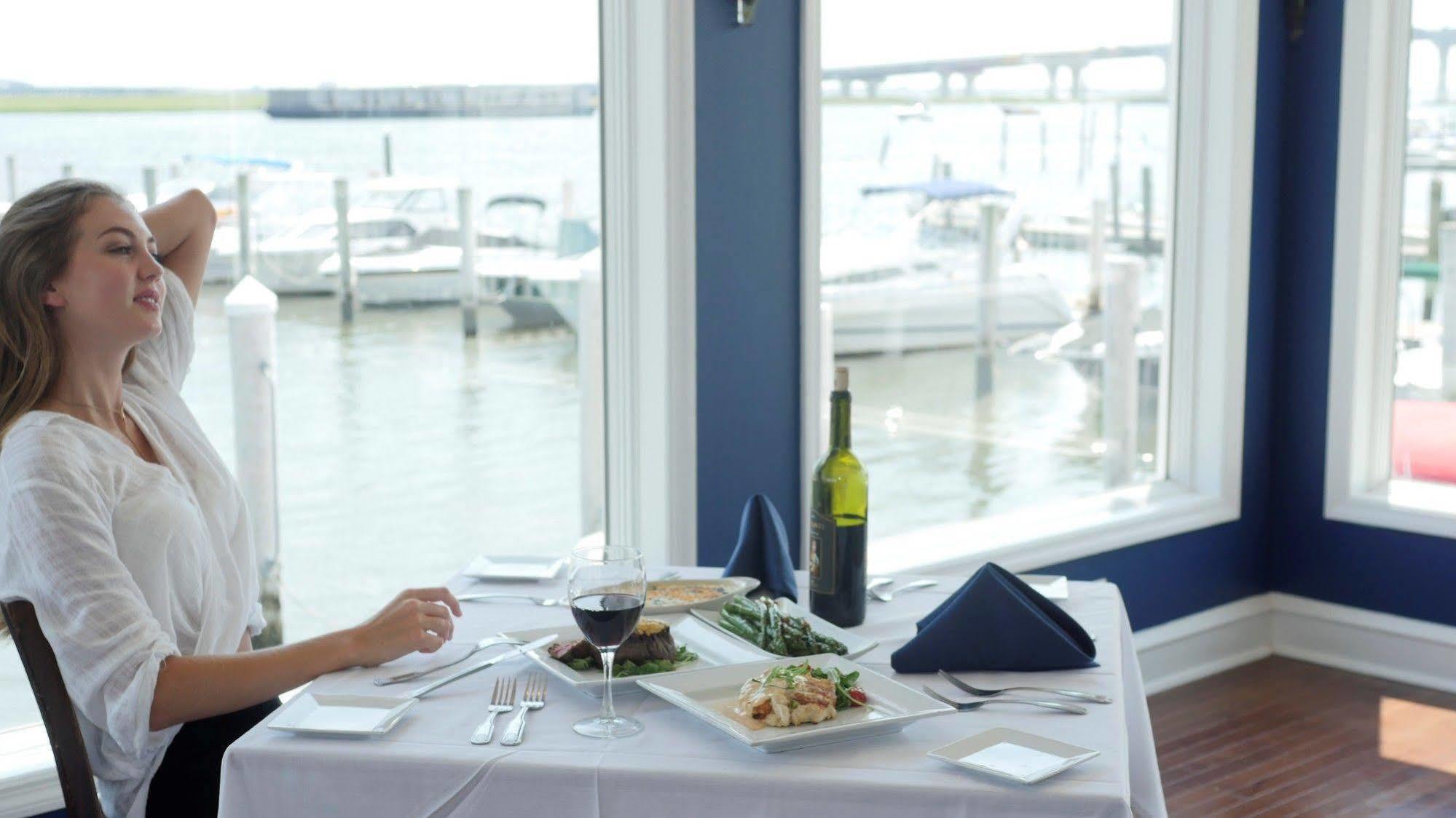 Tavern On The Bay Hotel - Frank Sinatra Suite ซอเมอร์สพอยต์ ภายนอก รูปภาพ